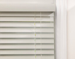 Lister Cartwright 50mm Woodgrain Fauxwood Venetian Blinds Windows Easy Fit Child Safety (White, 195 Cm Width X 160 Cm Drop) - thumbnail 4