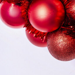 Christmas Tree World 56Cm Red Shatterproof Bauble Wreath - thumbnail 6