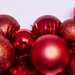 Christmas Tree World 56Cm Red Shatterproof Bauble Wreath - thumbnail 5