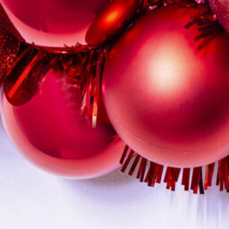 Christmas Tree World 56Cm Red Shatterproof Bauble Wreath - thumbnail 4