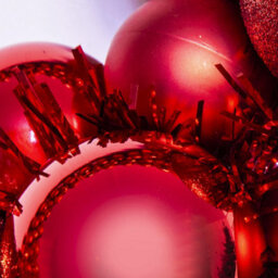 Christmas Tree World 56Cm Red Shatterproof Bauble Wreath - thumbnail 3