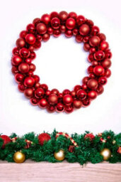 Christmas Tree World 56Cm Red Shatterproof Bauble Wreath