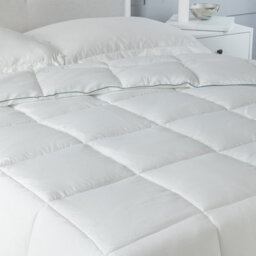 10.5 Tog Luxury Microfibre Duvet Feels Like Down Filling Premium Soft Touch - thumbnail 4