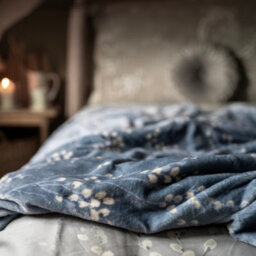 Laura Ashley Pussywillow Grey Heated Throw Electric Blanket - thumbnail 6