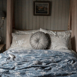 Laura Ashley Pussywillow Grey Heated Throw Electric Blanket - thumbnail 4
