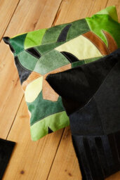 Orsina Bosie Safira Black And Grey Hair On Leather Cushion - thumbnail 2
