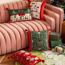 Amorly 45X45Cm Christmas Jacquard Cushion Cover, Festive Floral Pattern Throw Pillow Case With Pom Poms For Sofa, Inserts Not Included - thumbnail 7