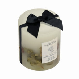 French Connection Botanical Infused Cherry Blossom & Rose Candle 660G - thumbnail 3