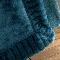 Catherine Lansfield Downstairs Living Velvet And Faux Fur Soft 150X200Cm Blanket Throw Teal - thumbnail 3