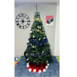 Wadan 7Ft Green Artificial Christmas Tree, Xmas Pine Tree With 1200 Tips, Artificial Tree With Solid Metal Legs - thumbnail 2