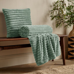 Catherine Lansfield Cosy Ribbed Faux Fur Blanket Throw Green - thumbnail 3