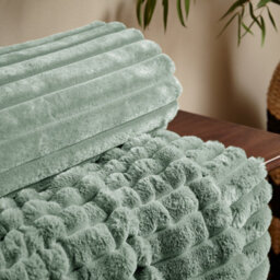 Catherine Lansfield Cosy Ribbed Faux Fur Blanket Throw Green - thumbnail 2