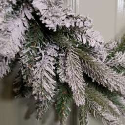 Samuel Alexander 45Cm Snow Flocked Wreath 84 Mixed Peorpvc Tips - thumbnail 5