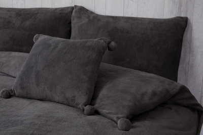 Rapport Home Pom Pom Fleece Cushion Cover (43X43)