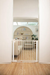 Bettacare Safestep Dog Gate, White, 89Cm - 96Cm, Extra Low Walkthough, 74Cm Extra Wide Doorway, One Piece Extra Wide Pet Gate - thumbnail 7