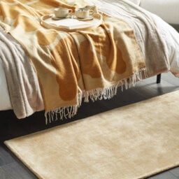 Beliani Golden Viscose Area Rug 80 X 150 Cm - Tufted Low Pile, Cotton Backing - thumbnail 2