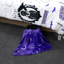 Character World Wednesday Addams Blanket Girls Soft Fleece Kids Purple Throw 100Cm X 150Cm - thumbnail 5