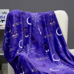 Character World Wednesday Addams Blanket Girls Soft Fleece Kids Purple Throw 100Cm X 150Cm - thumbnail 3
