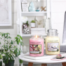 Yankee Candle Original Large Jar Scented Candle Fresh Cut Roses, 623G - thumbnail 4