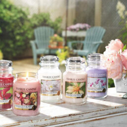 Yankee Candle Original Large Jar Scented Candle Fresh Cut Roses, 623G - thumbnail 2
