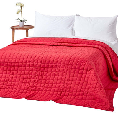 Homescapes Cotton Quilted Reversible Bedspread Red & White, 150 X 200 Cm - image 1
