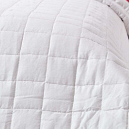 Homescapes Cotton Quilted Reversible Bedspread Red & White, 150 X 200 Cm - thumbnail 5