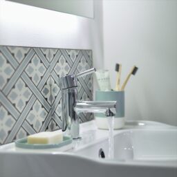 GoodHome Koros Gloss & Matt White & Sage Grey Ceramic Soap Dish - thumbnail 7