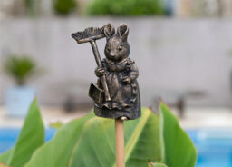 Jardinopia Beatrix Potter Hunca Munca Cane Or Stake Topper (Ccbp0008) - L5.5 X W4 X H9 Cm - thumbnail 3
