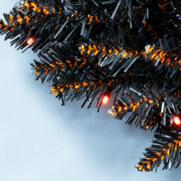 Christmas Tree World The 60Cm Pre-Lit Hallowshade Fir Wreath - Orange Lights - thumbnail 4