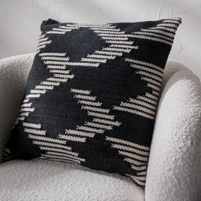 Pacific Lifestyle Indoor And Outdoor Black And White Chevron Pattern Scatter Cushion - image 1