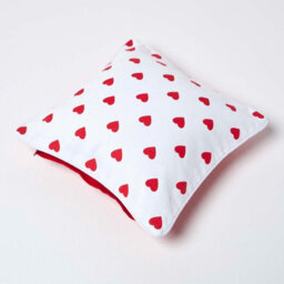 Homescapes Cotton Red Hearts Cushion Cover, 30 X 30 Cm - thumbnail 4