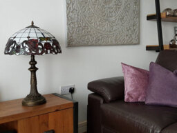"K Living Kliving 12"" Wycombe E27-60W Tiffany Table Lamp With Stained Rose Glass Shade" - thumbnail 7