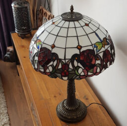 "K Living Kliving 12"" Wycombe E27-60W Tiffany Table Lamp With Stained Rose Glass Shade" - thumbnail 9
