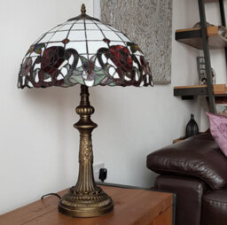 "K Living Kliving 12"" Wycombe E27-60W Tiffany Table Lamp With Stained Rose Glass Shade" - thumbnail 3