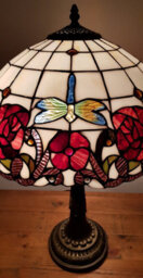 "K Living Kliving 12"" Wycombe E27-60W Tiffany Table Lamp With Stained Rose Glass Shade" - thumbnail 5