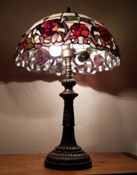 "K Living Kliving 12"" Wycombe E27-60W Tiffany Table Lamp With Stained Rose Glass Shade" - thumbnail 2