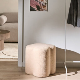 Wyld And Coco Havenly Home Clover-Shaped Beige Boucle Pouffe - Footstool, Small Table, Extra Seat (W41 X D35 X H44Cm) - thumbnail 2