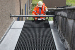 Blue Diamond Rubber Rooftop Walkway Duckboard Matting Cellmax 100 X 150Cm Black - thumbnail 1