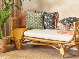 Beliani Throw Cushion Rungia Velvet 45 X 45 Cm Green Floral Pattern - thumbnail 2