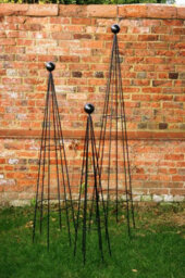 Poppy Forge Hampton 5Ft Obelisk Bare Metal/ready To Rust - Solid Steel - L33 X W33 X H152.4 Cm - Finial Is An Additional Extra