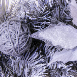 Christmas Tree World 50Cm Decorated Silver Mixed Pine Wreath With White Poinsettia - thumbnail 5