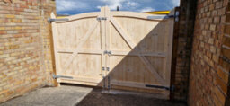 M&D Woodcraft Ltd Wooden Swan Neck Driveway Gates 2.4M X 1.8M Engineered Timber Handmade - thumbnail 1