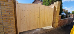 M&D Woodcraft Ltd Wooden Swan Neck Driveway Gates 2.4M X 1.8M Engineered Timber Handmade - thumbnail 2