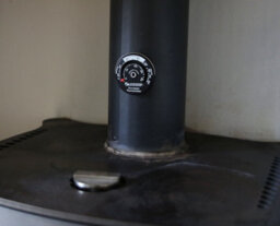 Lowenergie Magnetic Log Burner & Stove Thermometer - thumbnail 2