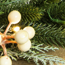 Christmas Tree World 180Cm Pre-Lit Frosted Decorated Pe Pine Garland With White Berries - thumbnail 4