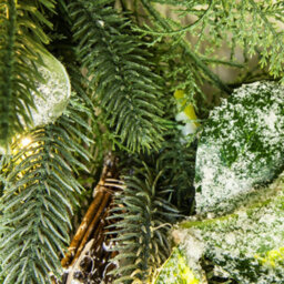 Christmas Tree World 180Cm Pre-Lit Frosted Decorated Pe Pine Garland With White Berries - thumbnail 5