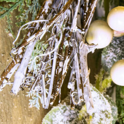 Christmas Tree World 180Cm Pre-Lit Frosted Decorated Pe Pine Garland With White Berries - thumbnail 6