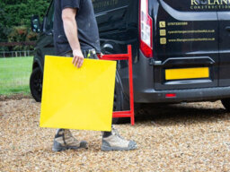 Red Gorilla Versatile Stand: Lightweight And Foldable Solution For Spot Board - thumbnail 3
