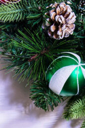 Christmas Tree World 50Cm Decorated Mixed Pine Wreath With Red Green & Black Baubles - thumbnail 7