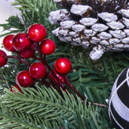 Christmas Tree World 50Cm Decorated Mixed Pine Wreath With Red Green & Black Baubles - thumbnail 4